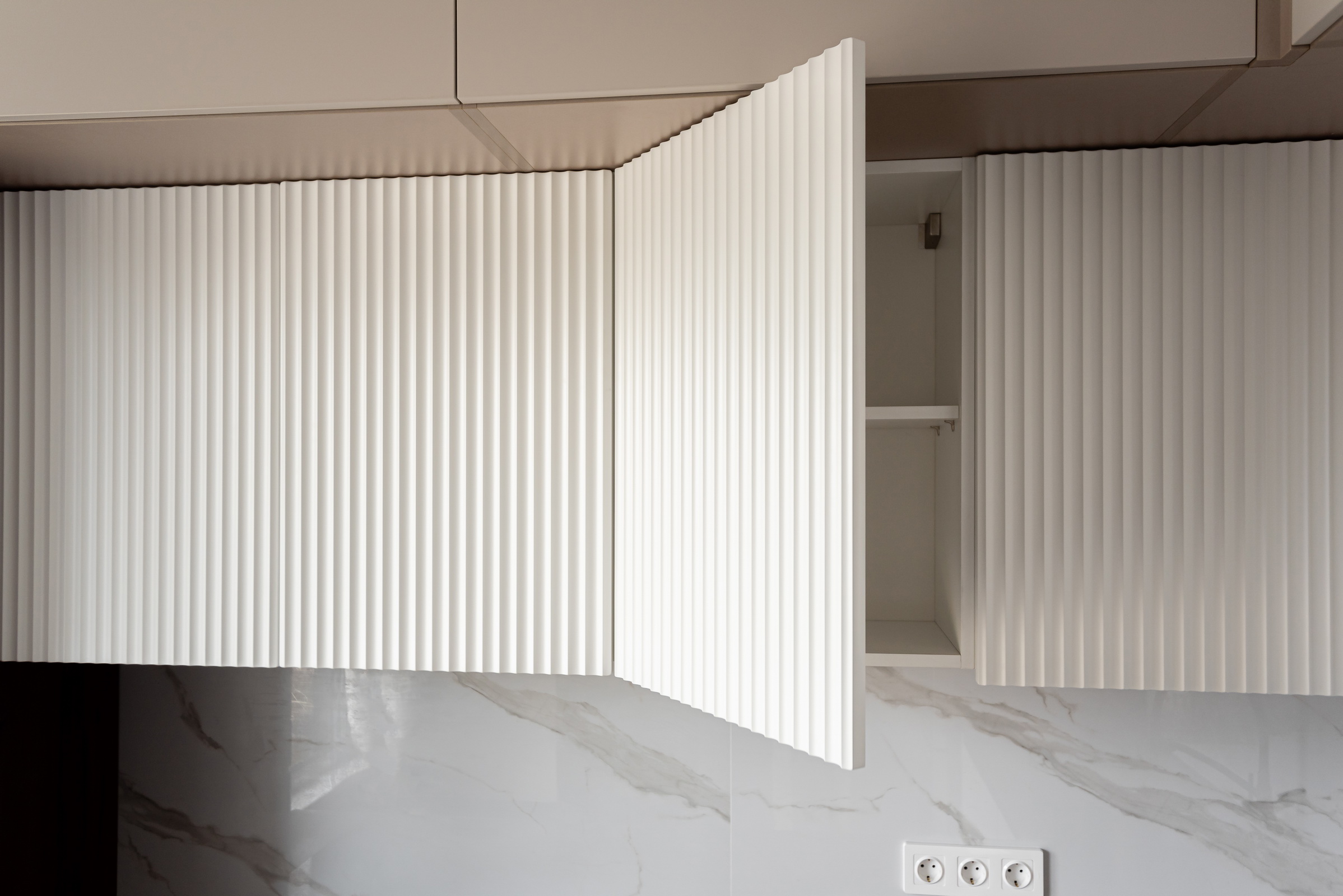 Кухня из МДФ панелей: на что обратить внимание при выборе Кухня из МДФ панелей: на что обратить внимание при выборе